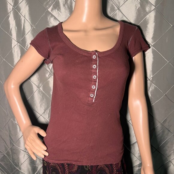 Vtg Old Navy Women Small‎ Burgundy Half Button Fitted Short Sleeve Shirt (GS3) - Picture 1 of 8